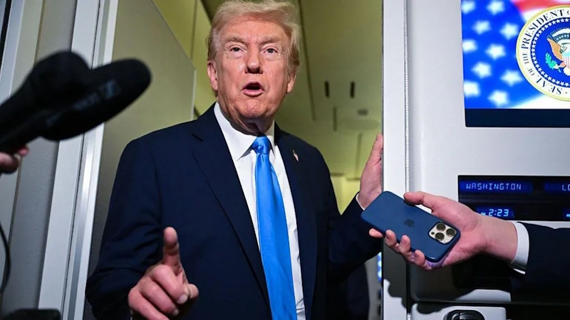 Трамп ужесточил тарифы против Канады из-за видеоролика с Рейганом