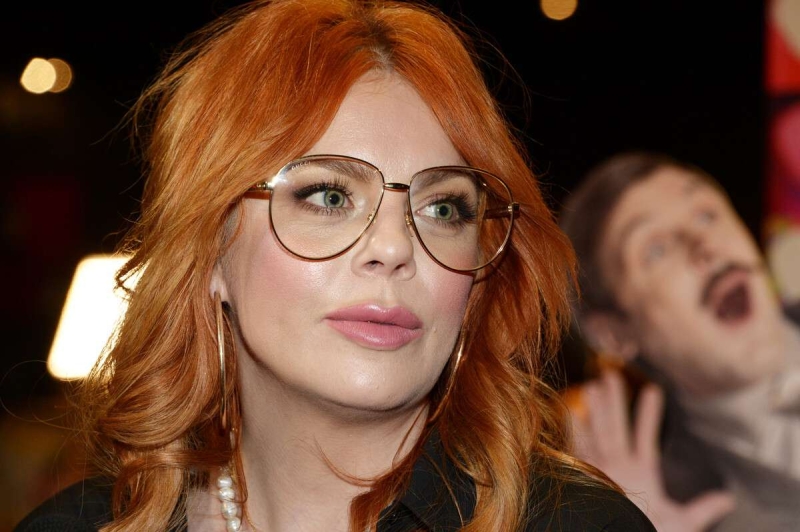 43-летняя Анастасия Стоцкая показала длинные ноги в новой фотосессии