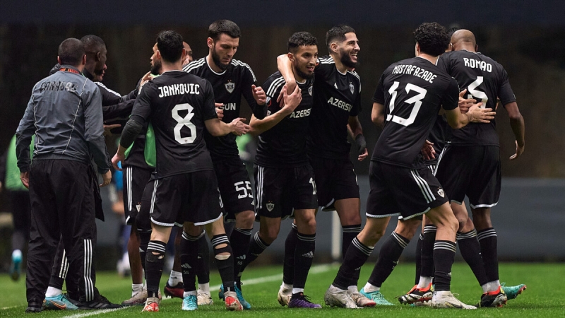 Защитник «Карабаха» потерял сознание по ходу матча против «Наполи»